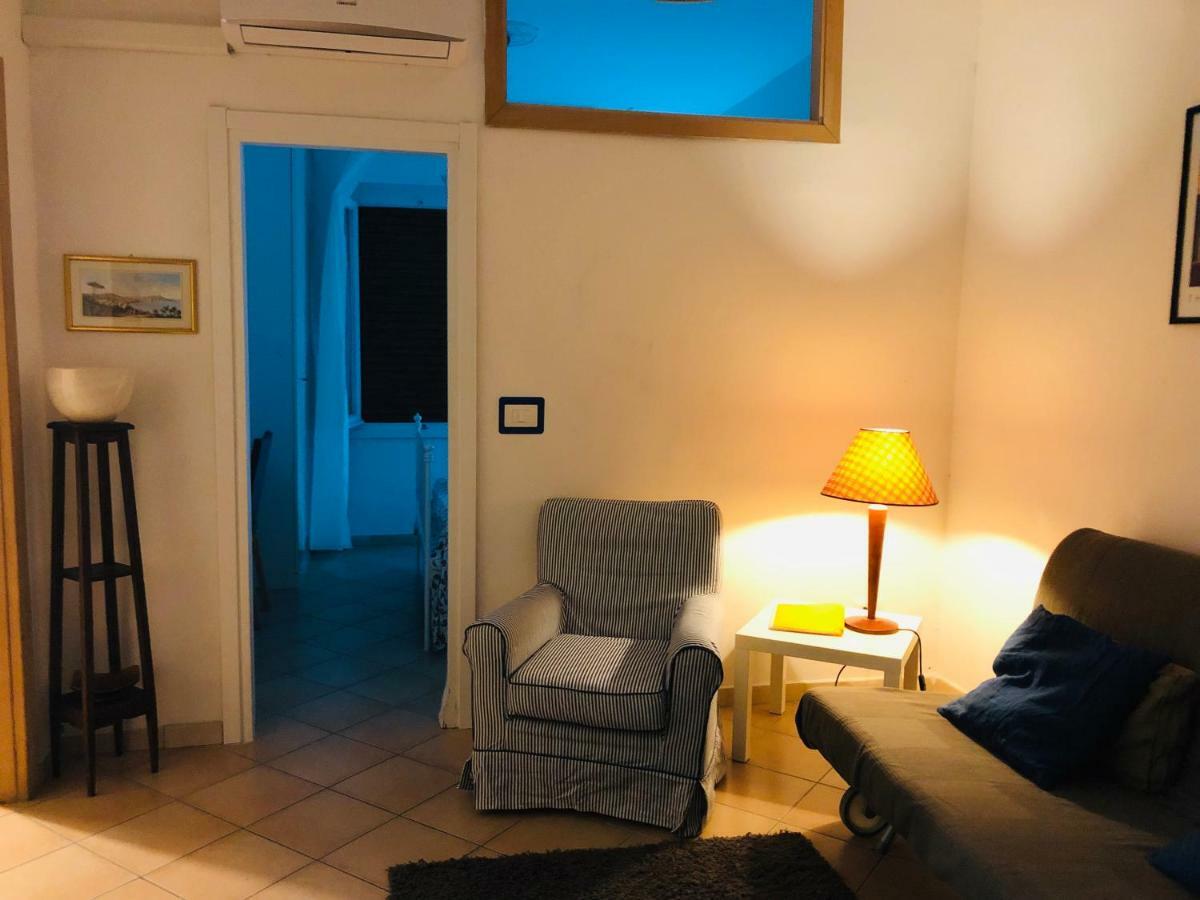 Caio Asinio Apartamento Nápoles